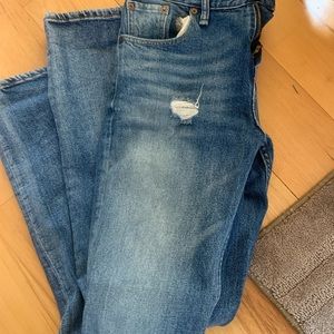 Men’s distressed Levi’s